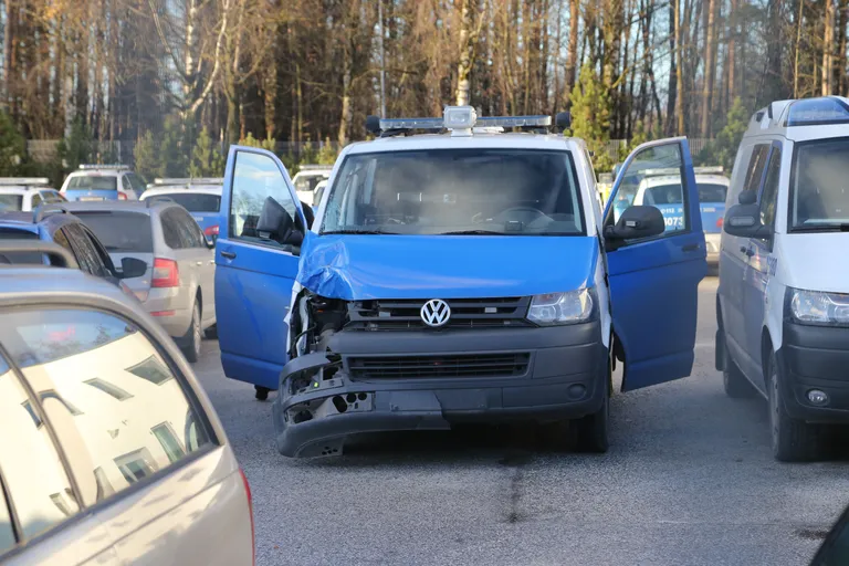 Õnnetusse sattunud politseibuss. Foto: