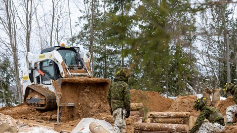 GALERII ⟩ Kuldlabidake õpetas talvel sõdima