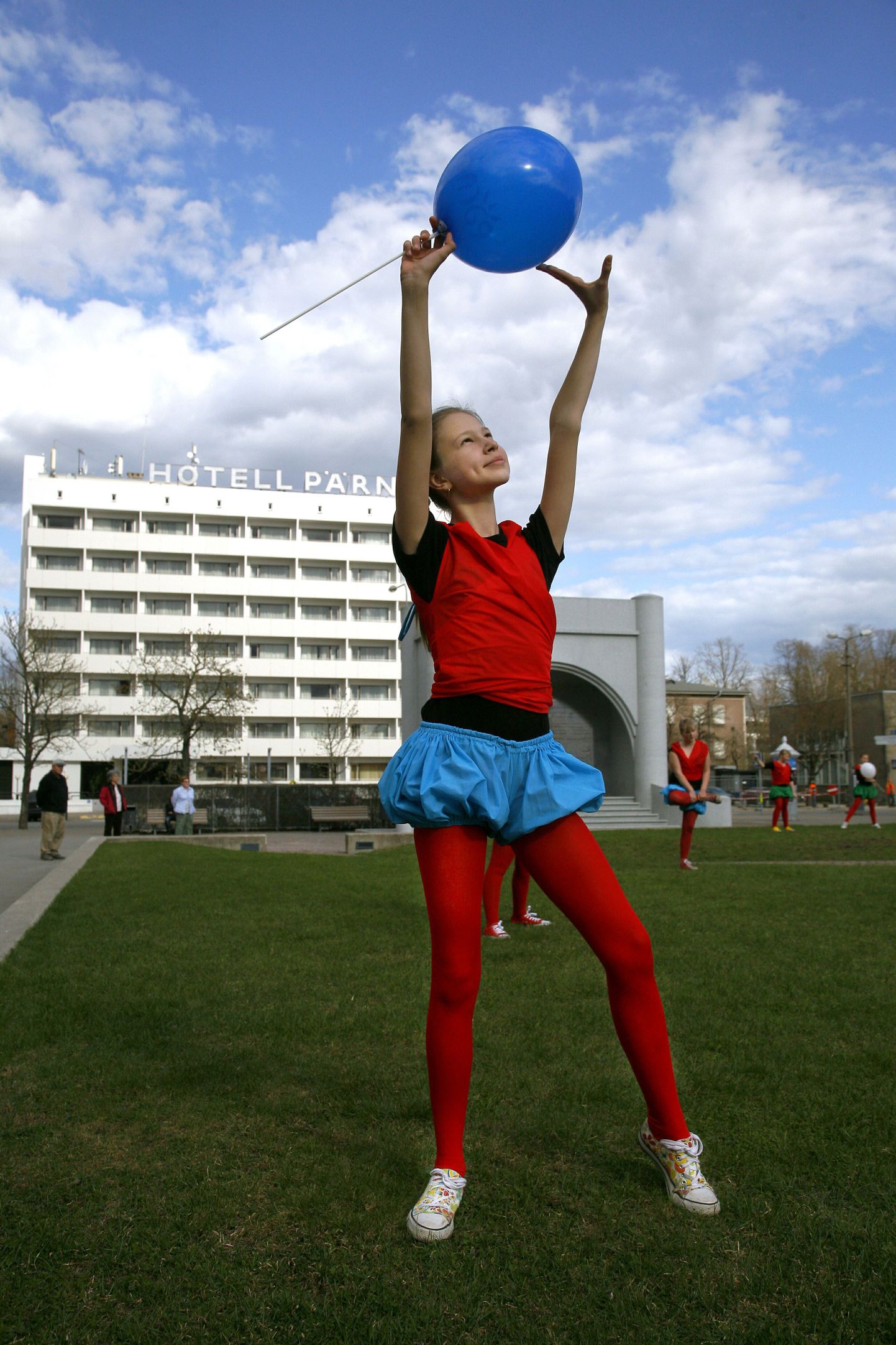Rahvusvahelise tantsupäeva tähistamine Pärnus Rüütli platsil.