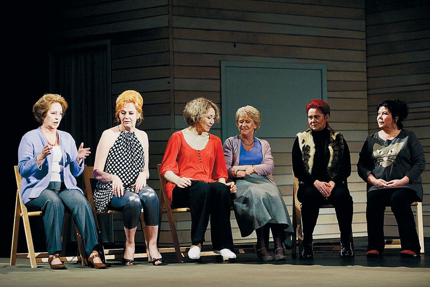 «Kalendritüdrukute» peaosades mängivad Ene Järvis (vasakult), Liina Tennosaar, Külliki Saldre, Kais Adlas, Merle Jääger ja Terje Pennie.