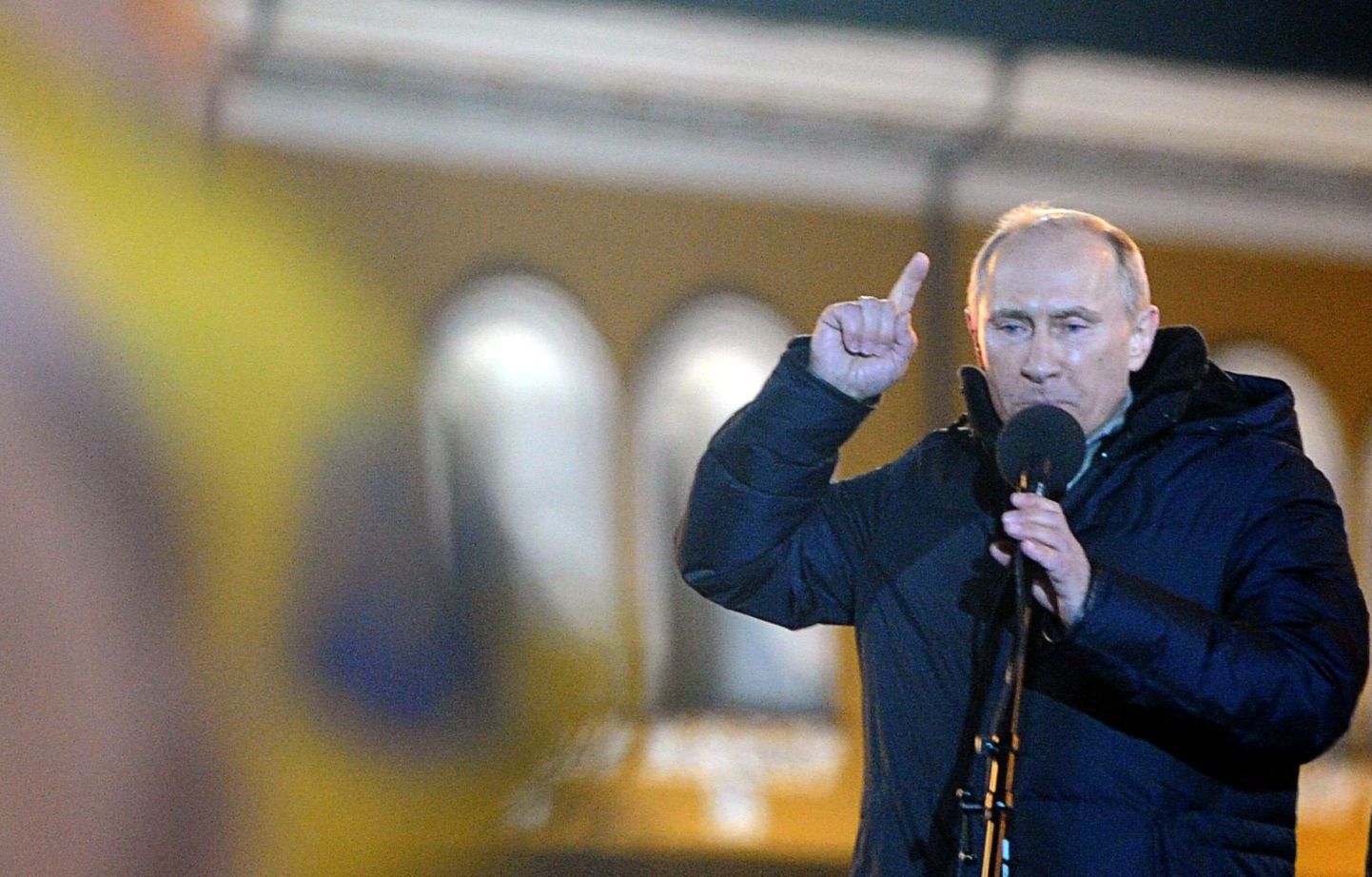 Vladimir Putin tervitas Moskvas Maneeži väljakul oma toetajaid ning kuulutas oma valimisvõitu.