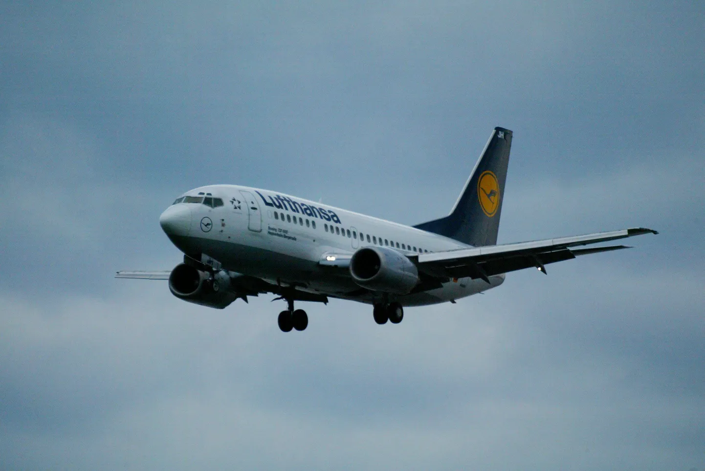 Pildil Lufthansa lennuk Boeing 737-500.