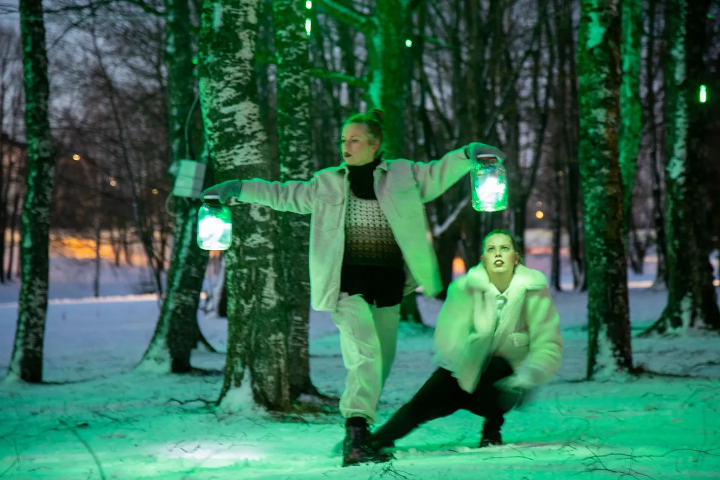 Tantsu- ja etenduskunstide rühmitus Lemoot Kompanii tõi laupäeva õhtul Valuoja oru installatsiooni sisse performance’i.