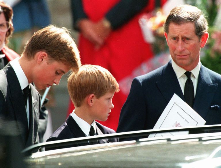 Prints William, prints Harry ja prints Charles 6. septembril 1997 printsess Diana matusetseremoonial