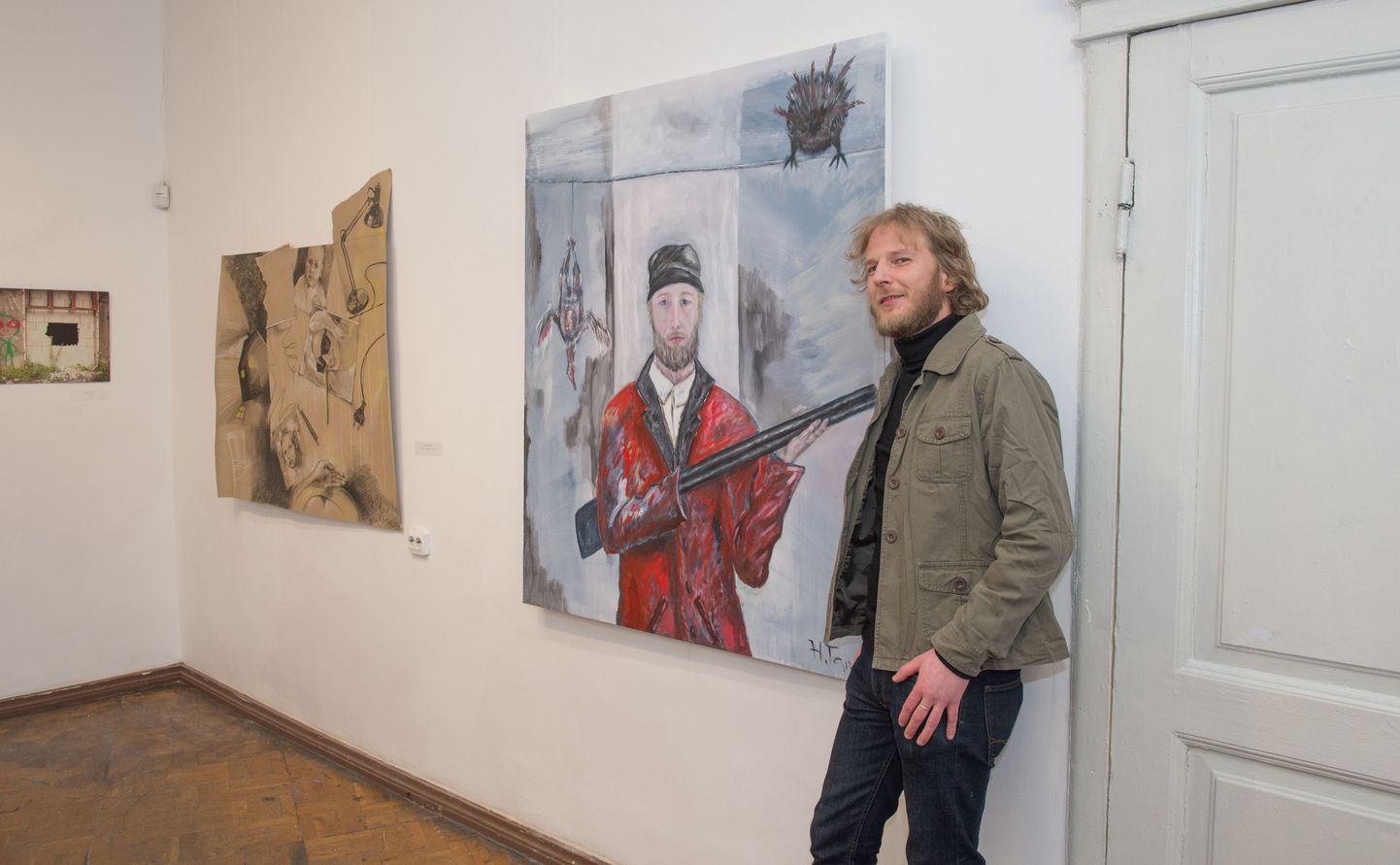 Näituse kureerinud maalikunstnik ja kunstiõpetaja Hando Tamm on ennast kujutanud kütina.