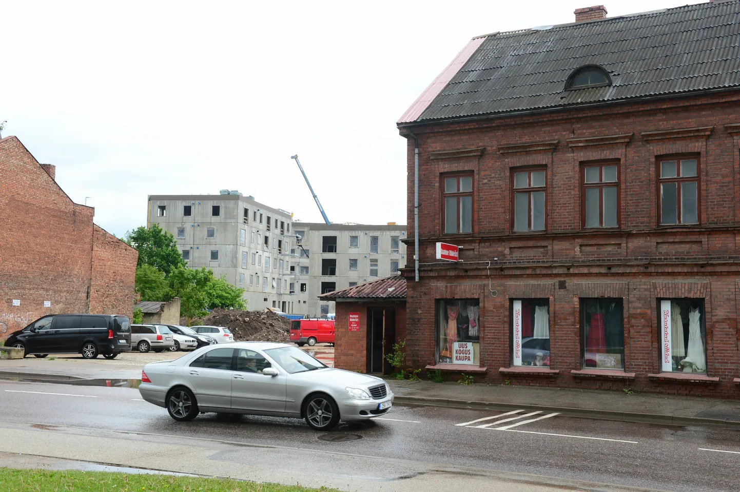 Raatuse 37 ja Raatuse 41 sajandivannuste kivimajade tulevik on küsimuse all, kas ala uushoonestamisel jäävad need majad alles või säilivad neist uuesti ehitatavad fassaadid.