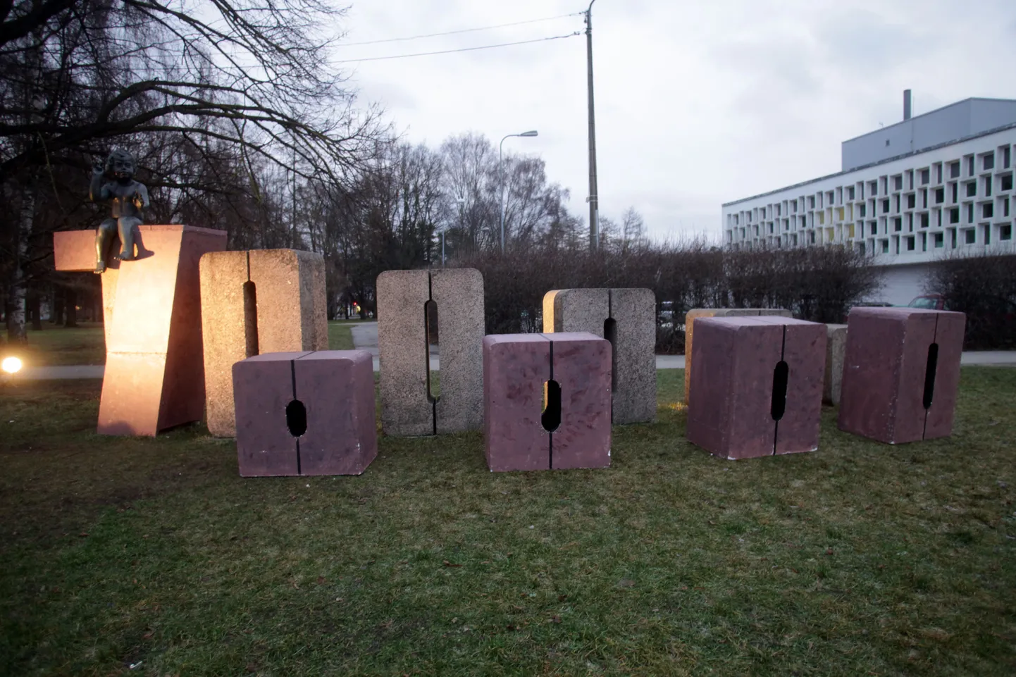 Ajakiri «Akadeemia» kujundas ajutiselt ümber 100 000 tartlase ausamba.