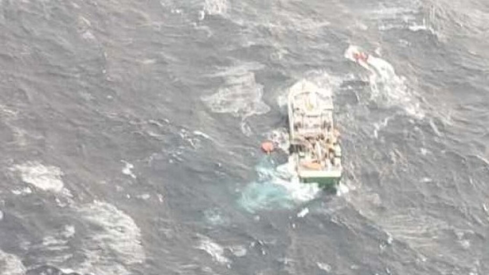 Päästeoperatsioon Nova Scotia ranniku lähistel, uppuvalt kalalaevalt päästeti 31 inimest.