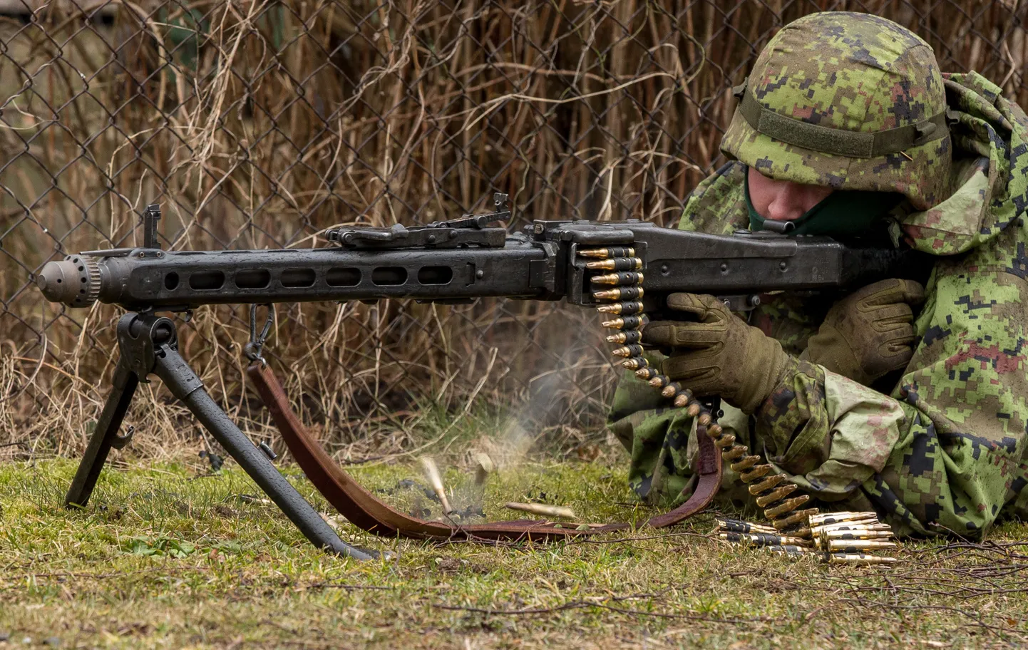 Kaitseliitlane kuulipildujaga MG-3