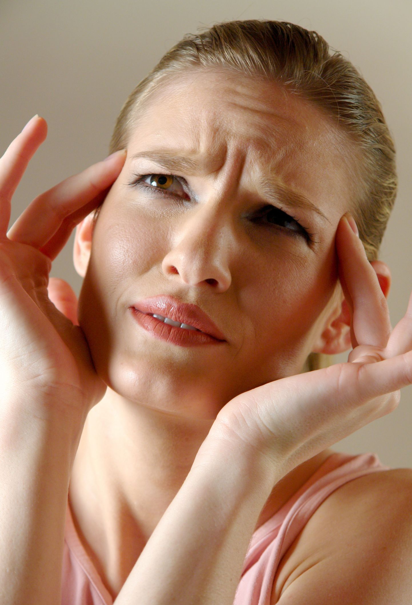 Женщины в три раза чаще страдают от мигрени, чем мужчины