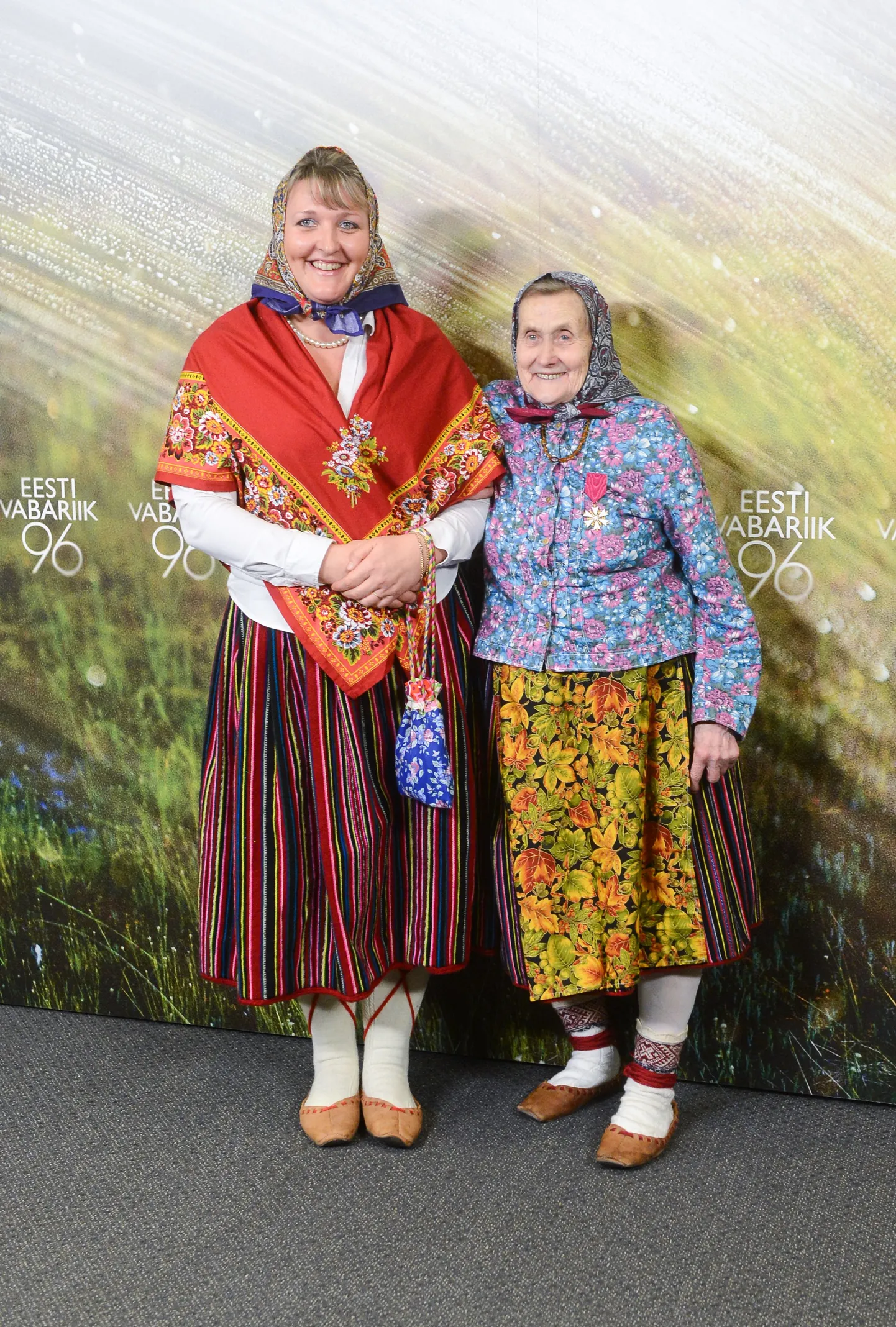 Kihnu Virve tütretütre Reena Laosega Pärnu kontserdimajas 2014.