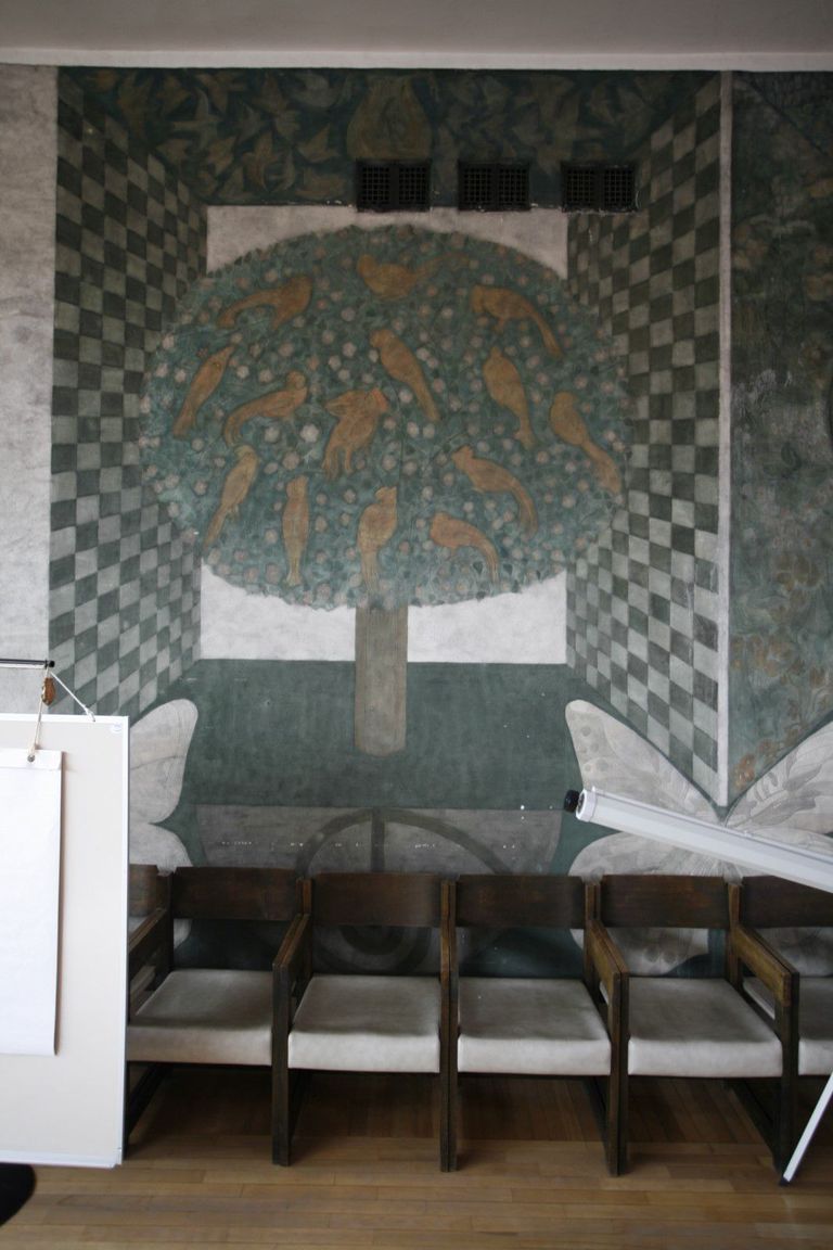Eva Jänese fresko ja Maia Laulu kujundatud mööbel.