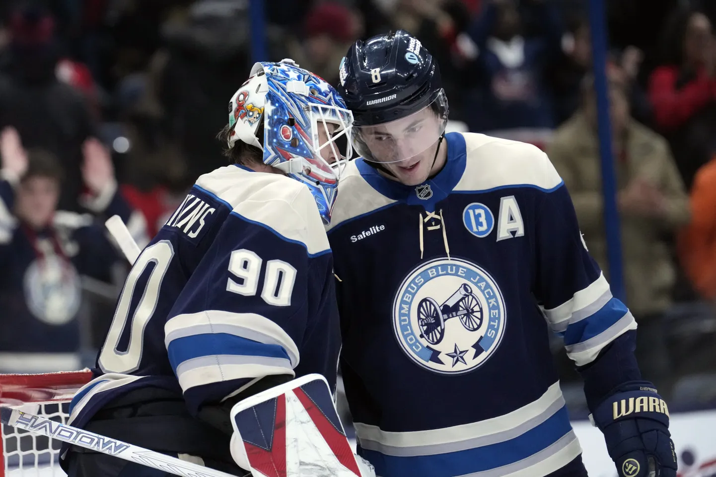 NHL spēlētāji Elvis Merzļikins un Zeks Verenskis