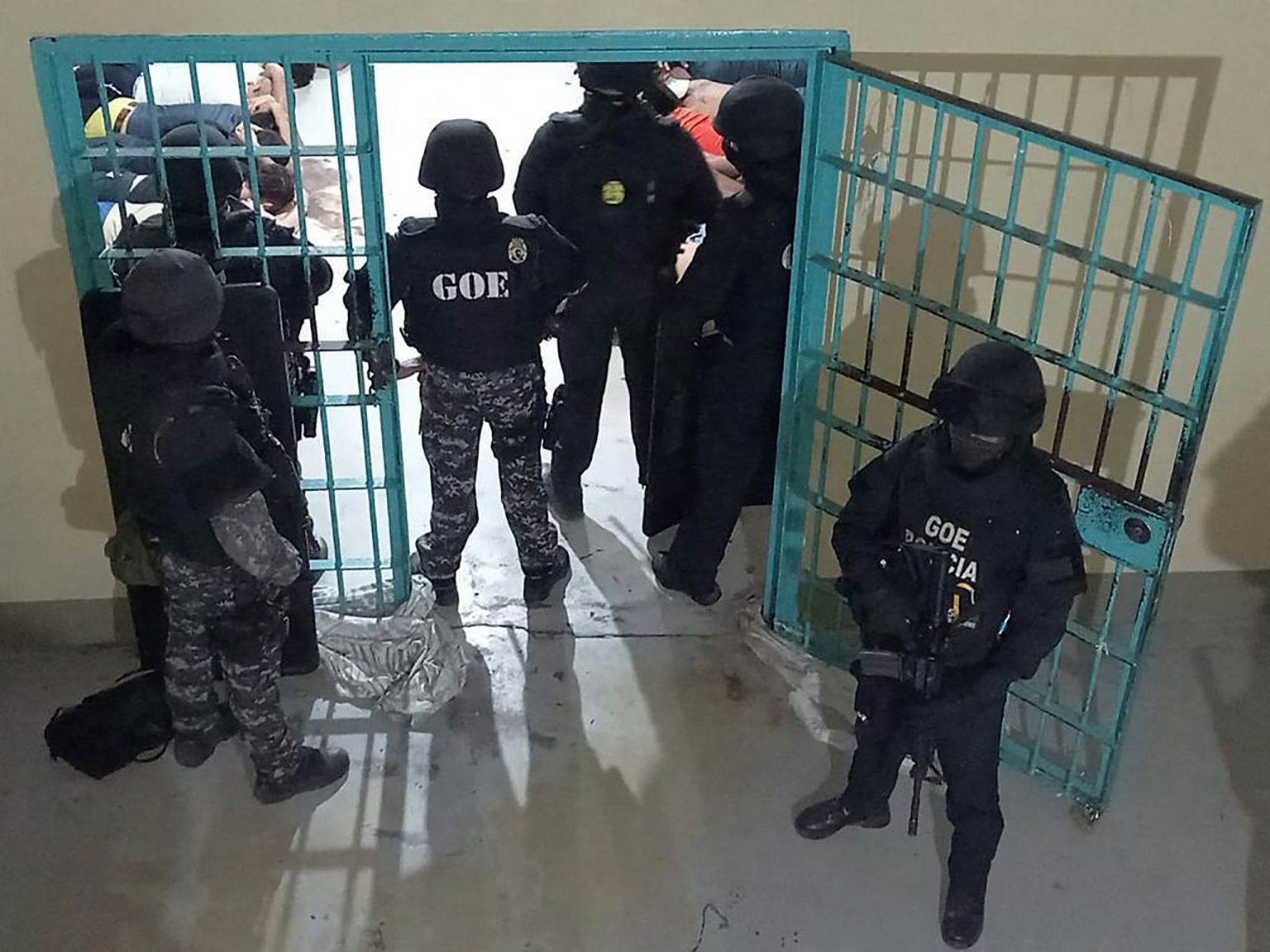 Ecuadoris Guayaquili suurimas vanglas on nüüdseks olukord politsei ja sõjaväe kontrolli all