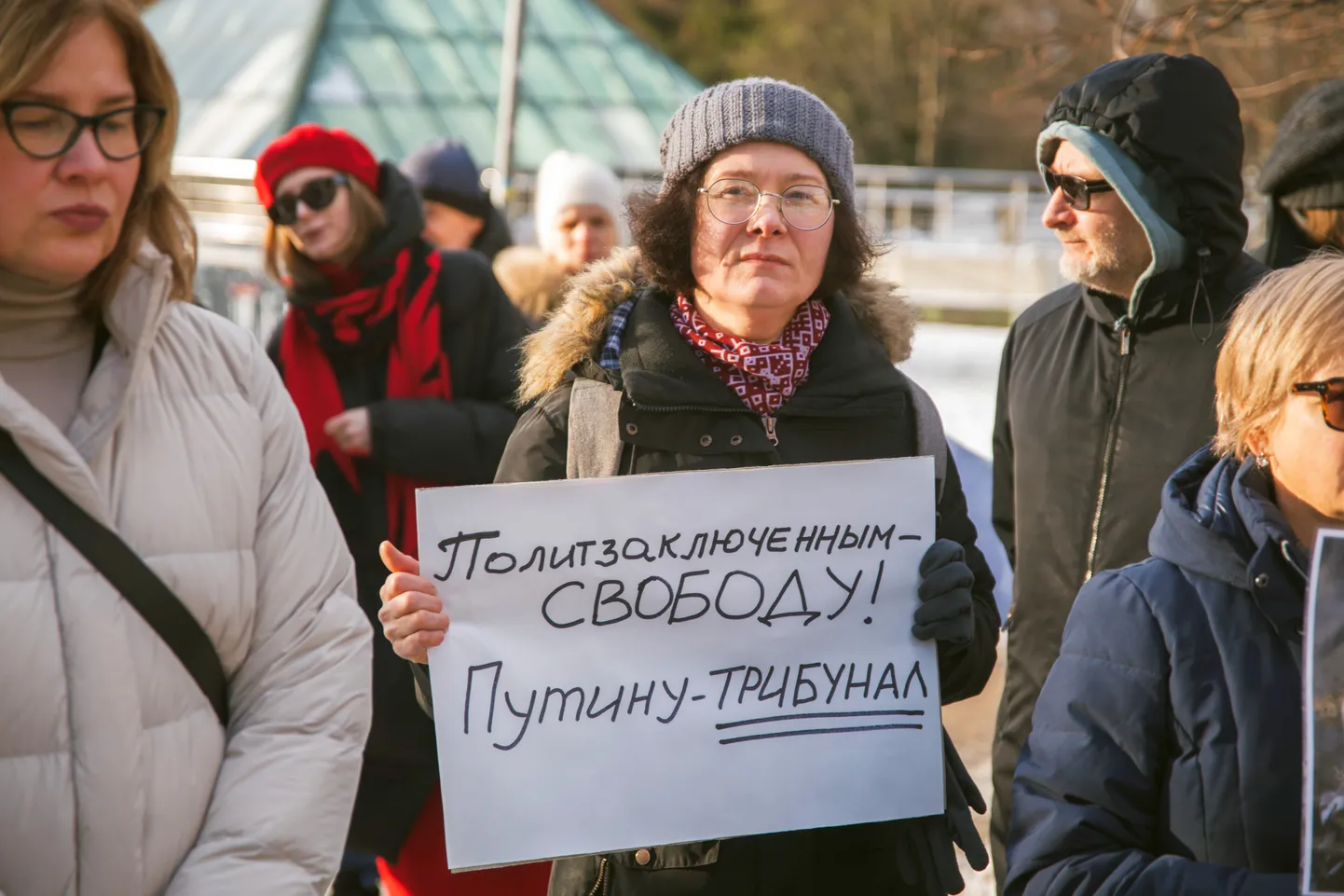 Akcija Navaļnija atbalstam pie Krievijas vēstniecības Rīgā