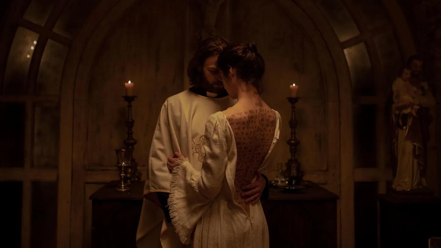 Filmi kaks keskset tegelaskuju, keda mängivad Thomas Kretschmann ja Maria Vera Ratti.