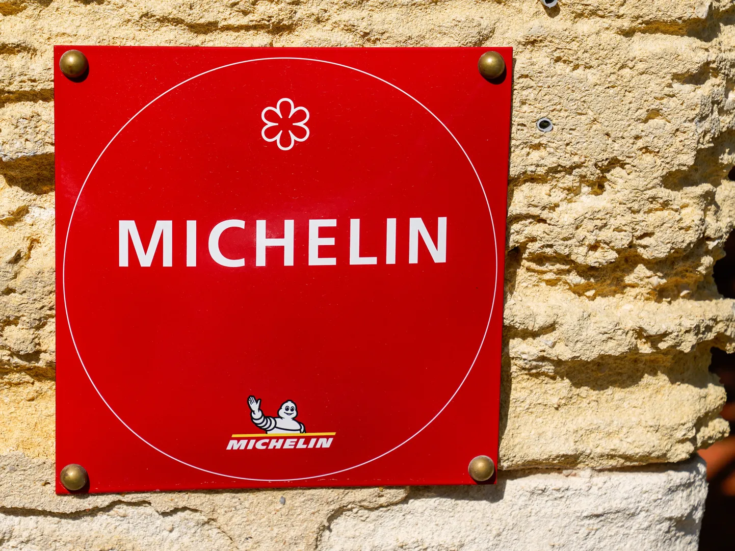 Табличка со звездой Michelin