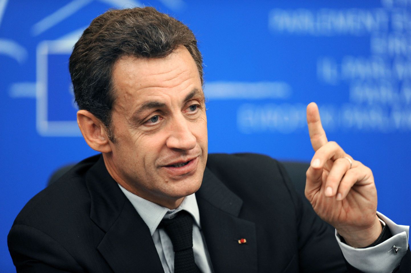 Prantsusmaa president Nicolas Sarkozy vastamas ajakirjanike küsimustele Euroopa Parlamendis.