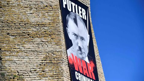 Narvā arī šogad būs pret Krieviju pavērsts antiputinisks plakāts