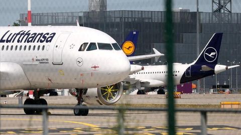Bloomberg: Lufthansa отменяет сотни рейсов из-за нехватки персонала