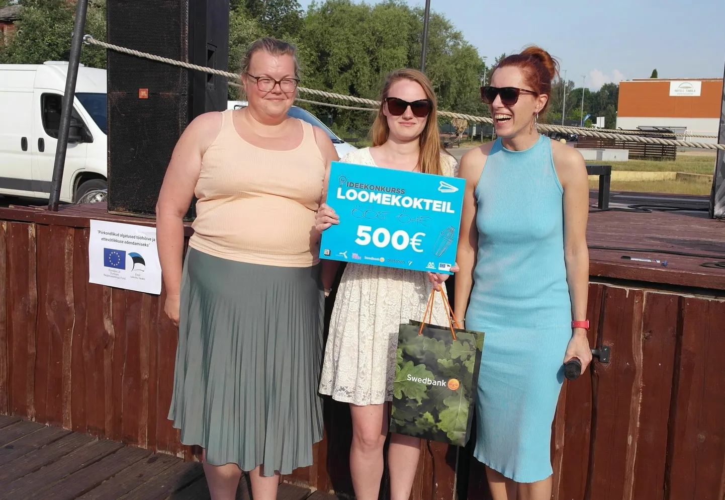 Võidukas tiim Ööst Öhe koos Jana Budkovskajaga (keskel)