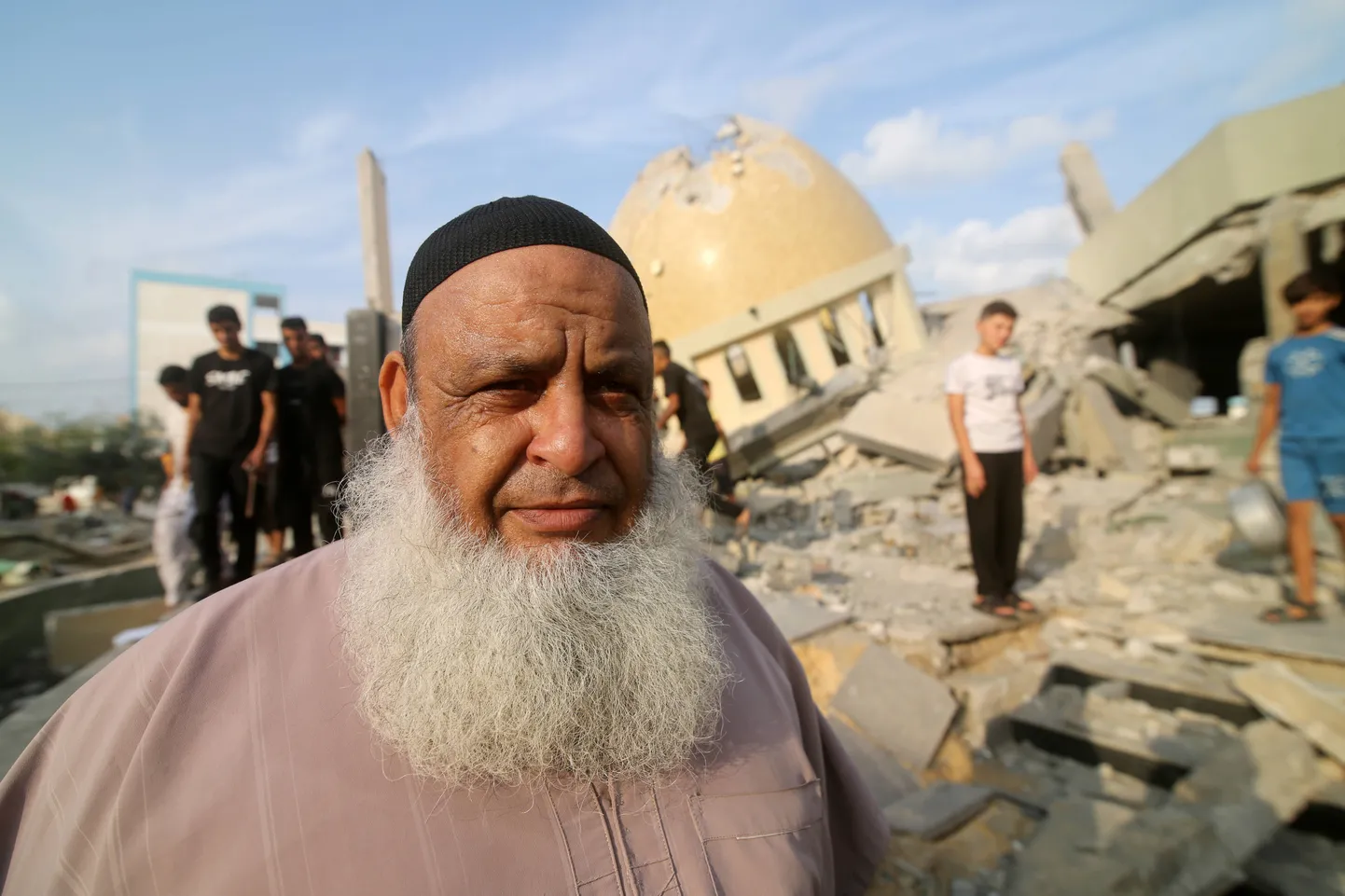 Palestiinlane Iisraeli õhurünnaku järel Gaza sektori lõunaosas Khan Younis 8. oktoobril 2023 ehk päev pärast Hamasi rünnakut iisraelile.