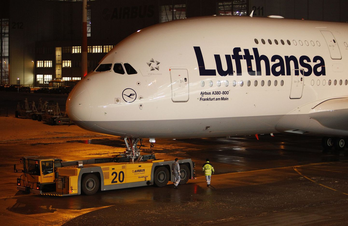 Lufthansa logoga A380 reisilennuk