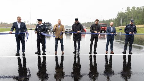 GALERII JA VIDEO ⟩ Sisekaitseakadeemia avas Ebaveres uue autodroomi: 12 sammust on esimene tehtud