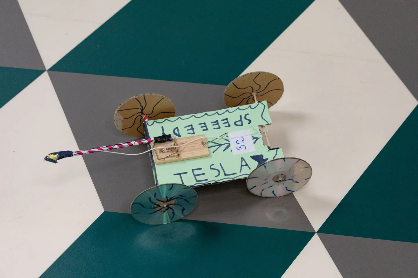 «Tesla» võib olla ka hiirelõksumootoriga.