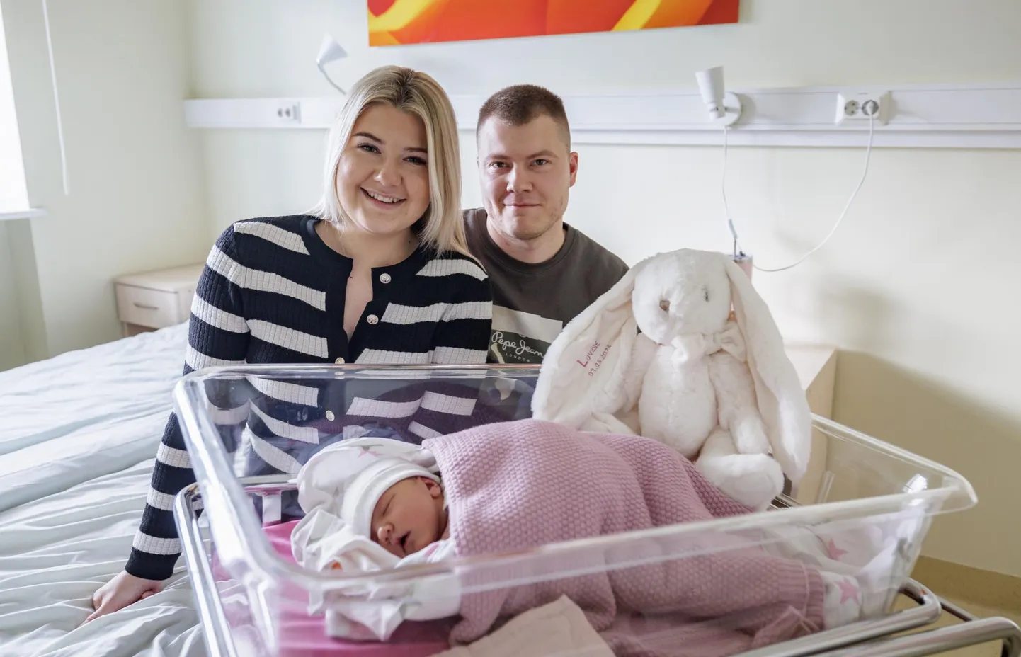 Vanemad Kärol ja Andres liiga palju oma esiklapse Loviisega koju minemist ei karda, sest neil on olemas hea tugisüsteem, kellelt vajadusel abi ja nõu küsida.