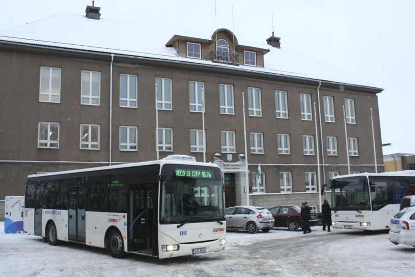 Kolmapäeval näitas MTG Vabaduse platsil maavalitsusele uusi busse.