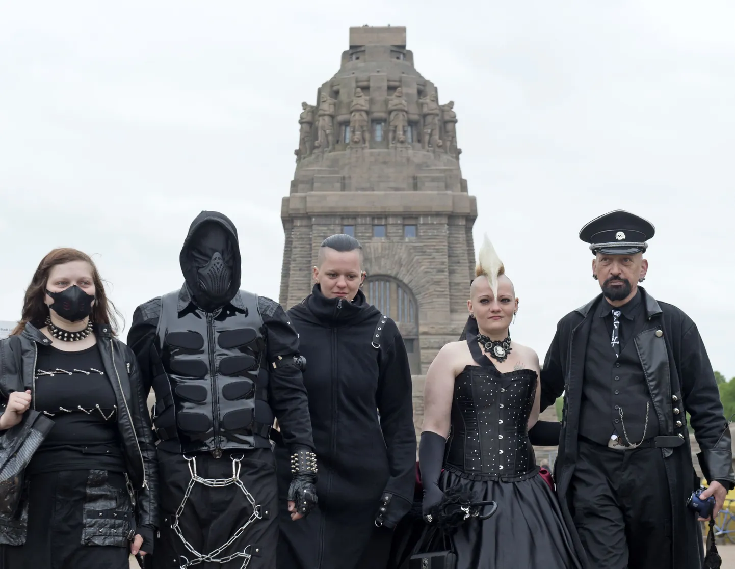 Saksamaal toimunud Wave Gothic Festival külastajad.