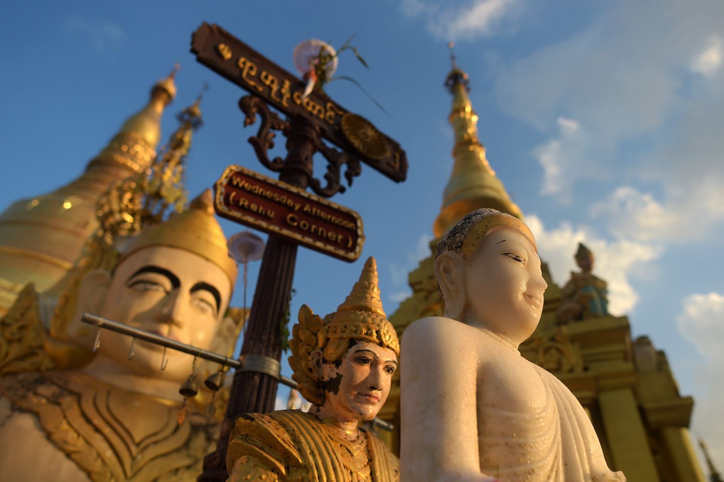 Shwedagoni pagood riigi suurimas linnas Yangonis.