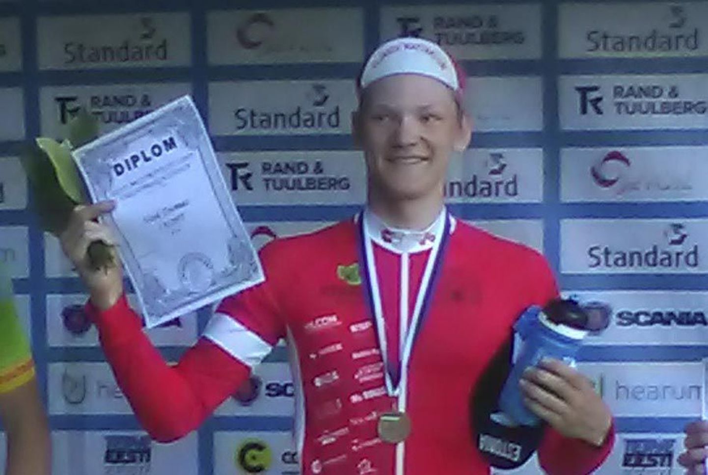 Viljandi rattaklubi kasvandik Toomas Vool krooniti Otepääl Eesti noorte jalgratturite grupisõidu meistrivõistlustel M-16 klassis meistriks.