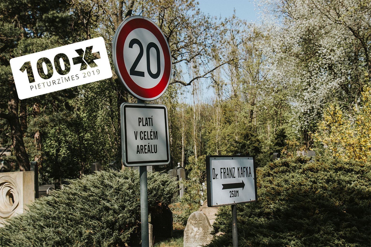 Norādes uz Kafkas kapu.