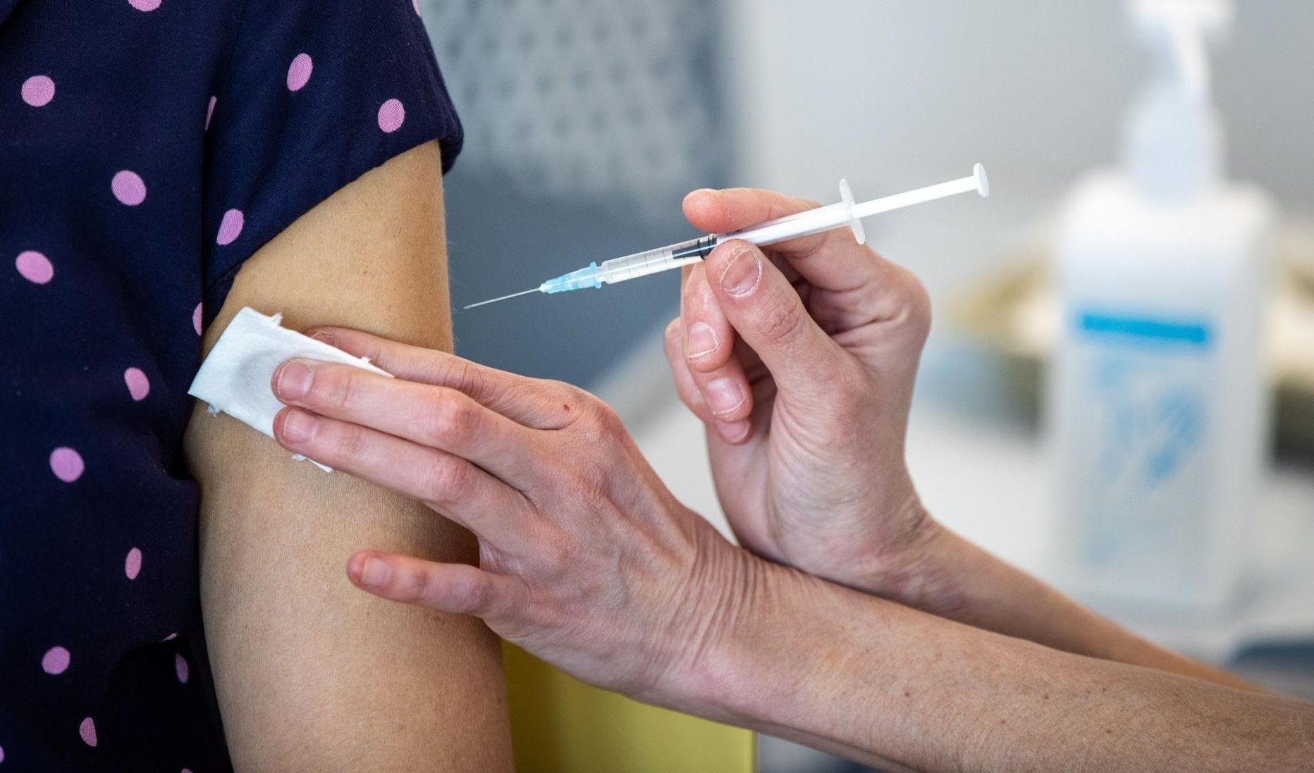 Vaktsineerimine edeneb aeglaselt ja koroonaviirus ei taha kuidagi taganeda. 