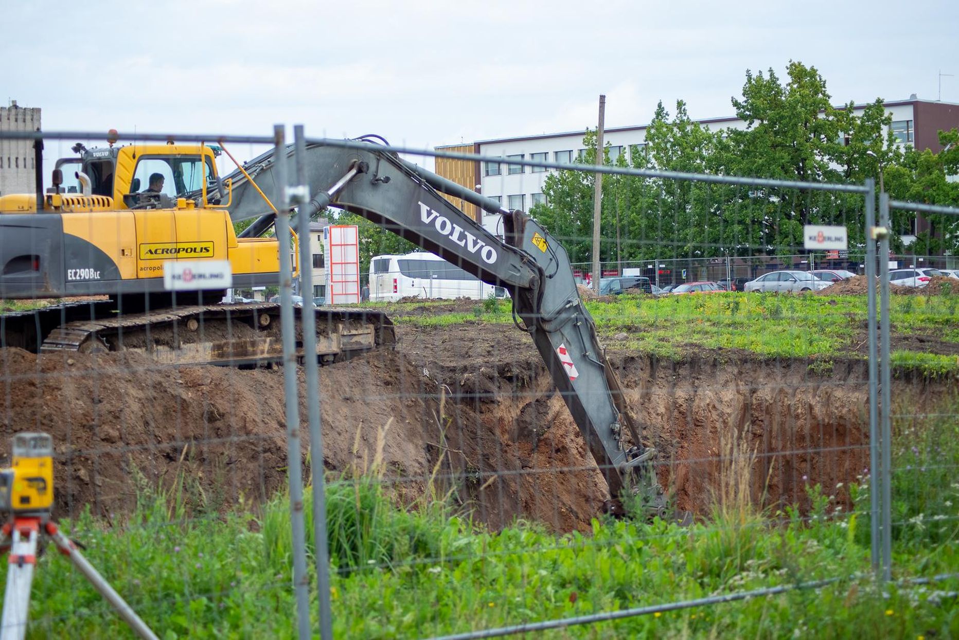 Uue Viljandi haigla ehitusel algasid kaevetööd.
