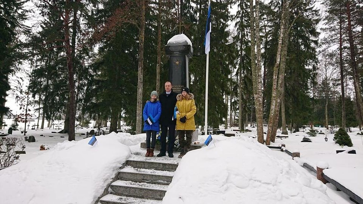 Palvus Haljala kalmistul Eesti vabariigi aastapäeva puhul.