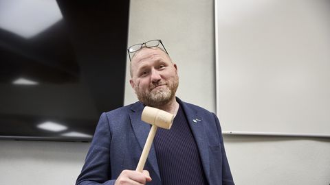 Narva opositsioon kavandab volikogu esimehe umbusaldamist