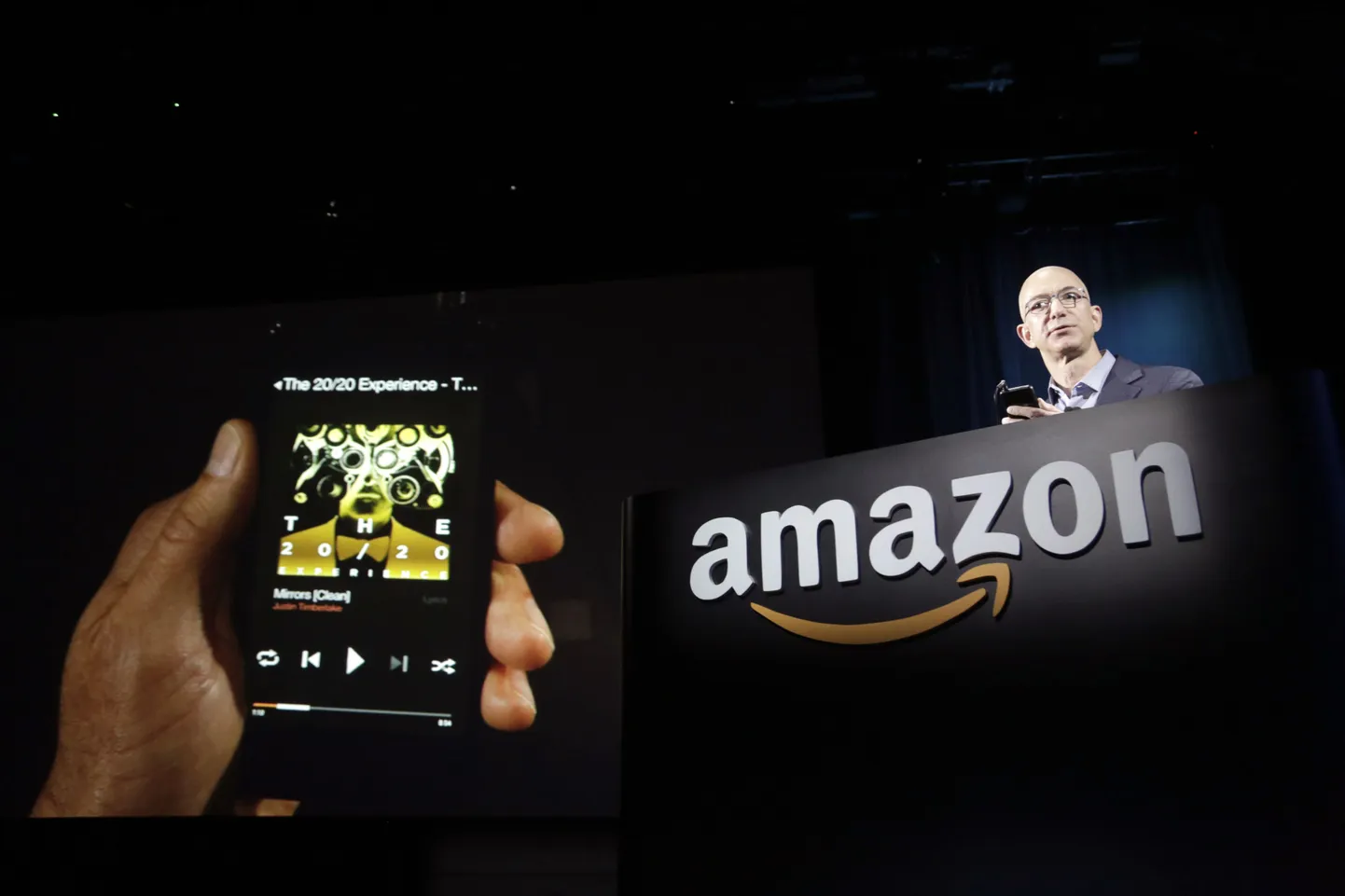 Amazoni juht Jeff Bezos esitleb uut telefoni Fire Phone
