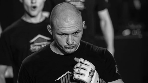 В возрасте 38 лет умер известный в Латвии боец Роберт Скуйиньш