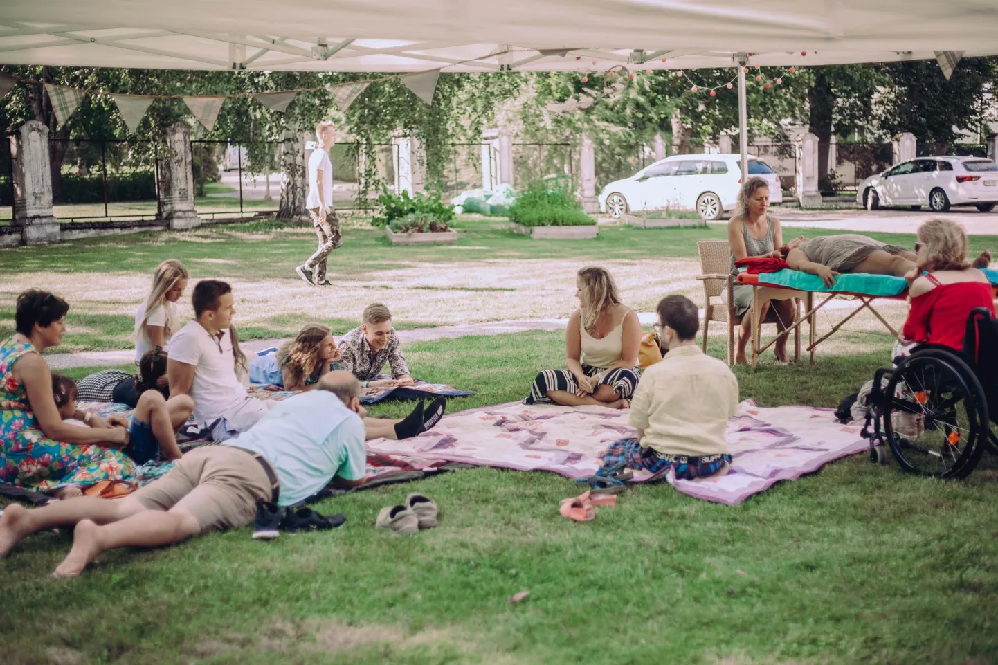 Üks debüütüritustest oli noorte korraldatud naudingufestival Tunne Ammende villa aias.