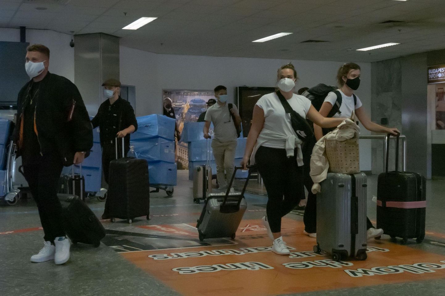 Budapesti lennujaama saabujad viimasel päeval enne välismaalt reisijatele piiri sulgemist.