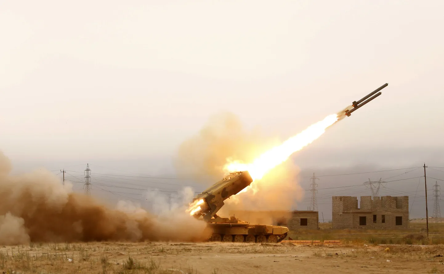 Iraagi maavägede raketirünnak niinimetatud Islamiriigi äärmuslaste positsioonide pihta.