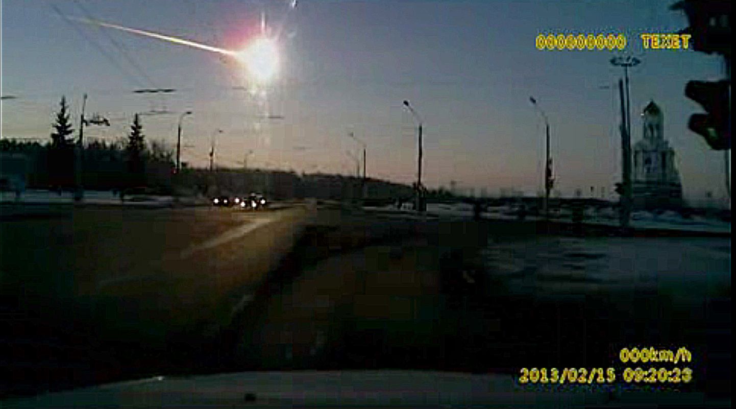 Auto pardaskaamera pilt Tšeljabinski meteoriidist.
