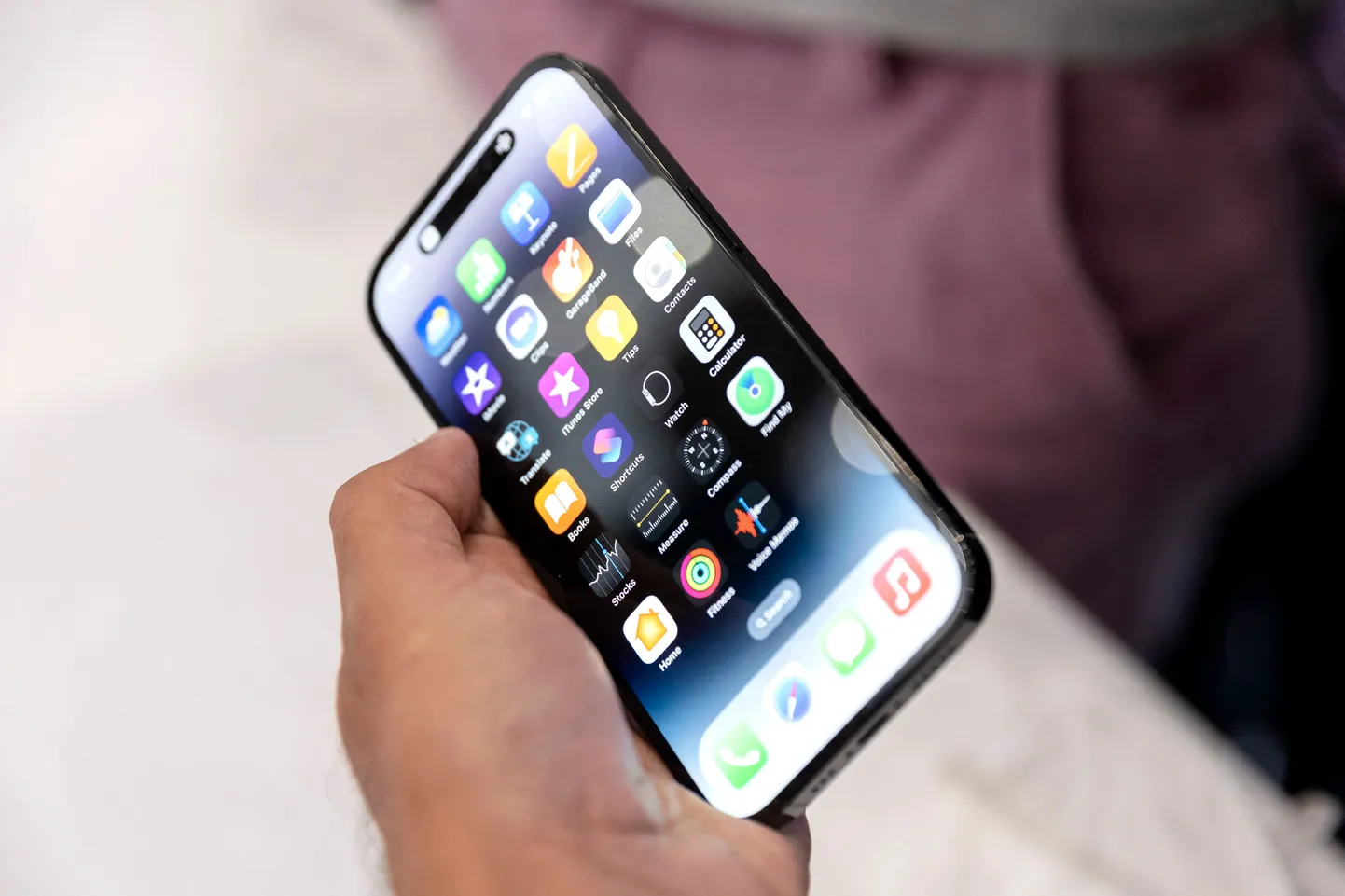 Pildil Apple'i lipulaev iPhone 14 Pro.