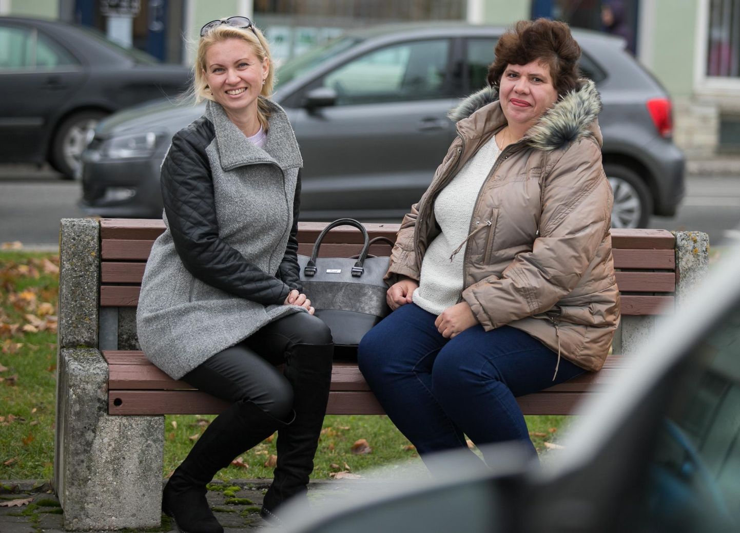 Natalja Kolgo (vasakul) ja Žanna Garaštšenko ütlevad, et koos ning üksteist utsitades on lihtsam suuri muutusi ette võtta kui üksinda: koos läksid nad eesti keele kursustele ja eksamile, koos asusid õppima Tallinna tervishoiu kõrgkoolis.