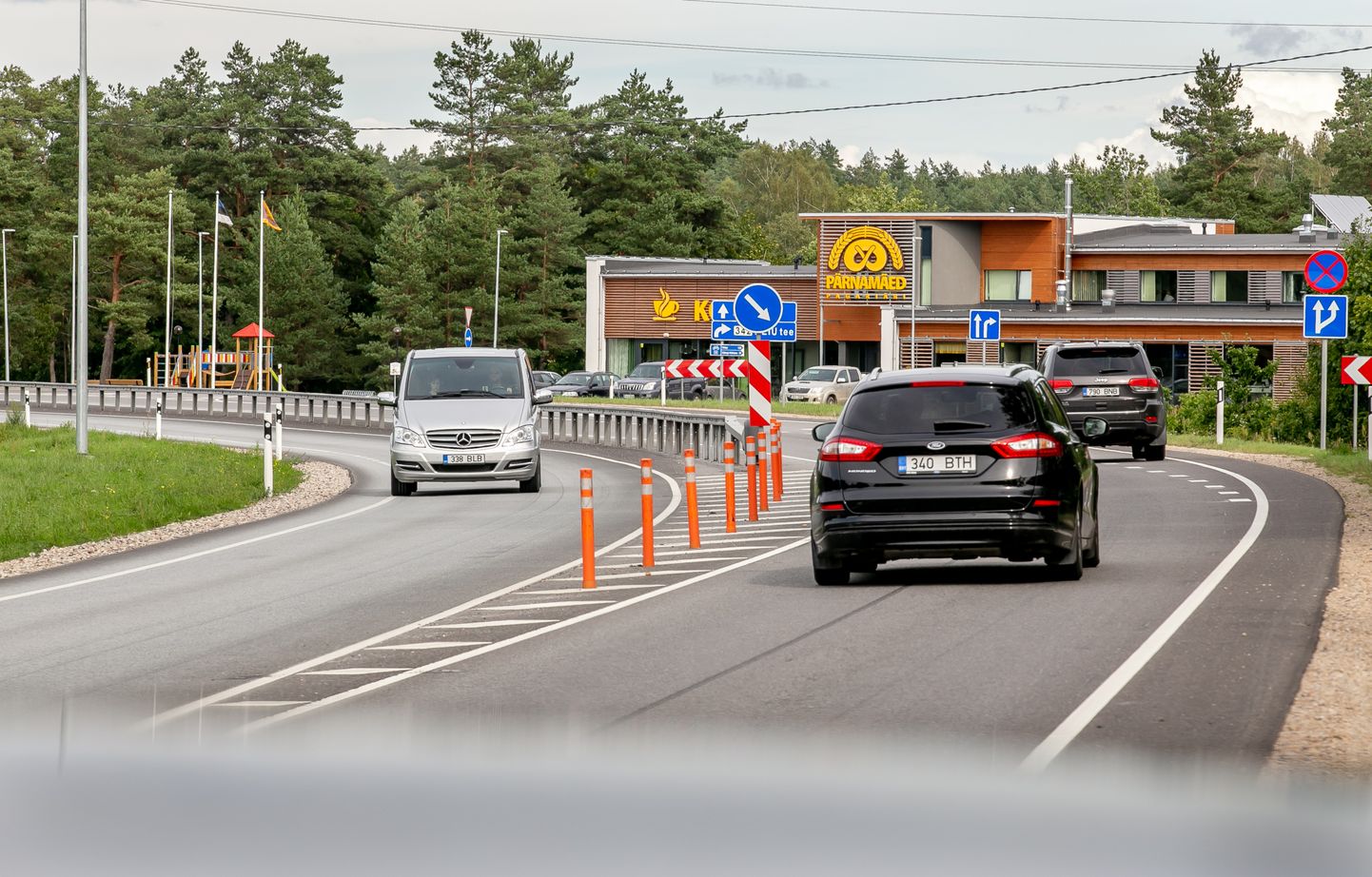 Et Via Baltica ääres oma kohviku avada saaks, pidi ettevõte investeerima peaaegu pool miljonit eurot maanteel ohutuma liikluskorralduse väljaehitamisse.