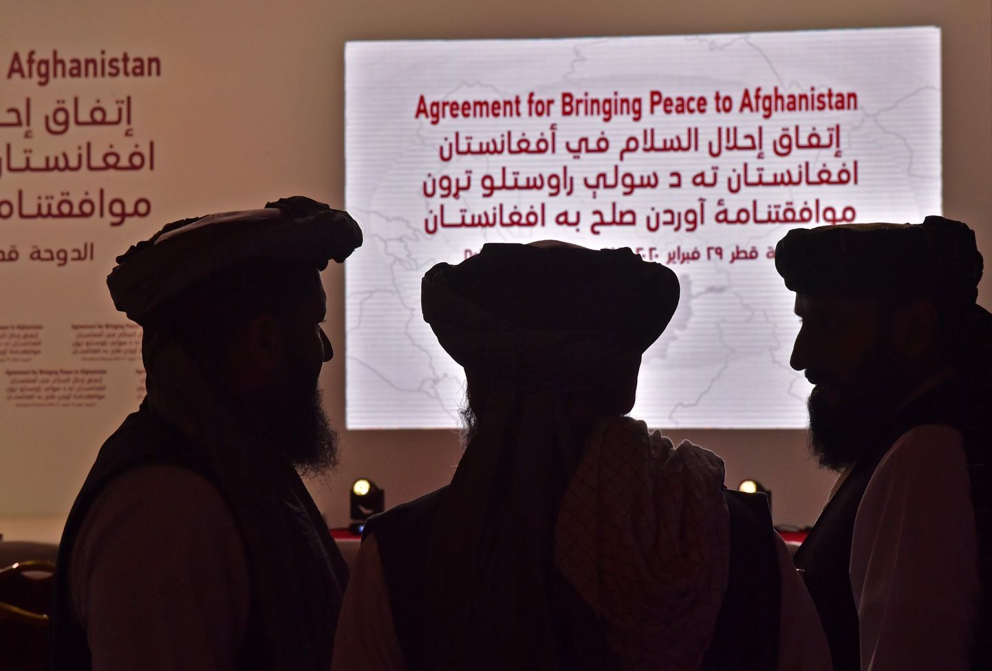Islamiliikumise Taliban delegatsiooni liikmed enne rahuleppe allkirjastamist Dohas.