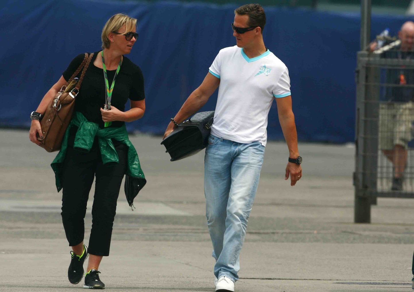 Michael Schumacher (paremal) ja tema mänedžer Sabine Kehm.